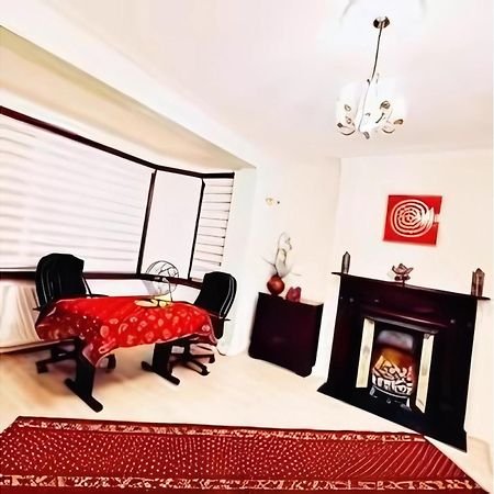 Beautiful Double En-Suite Room, Separate Entrance, Ilford, Central Line Gants Hill, Free Parking Exterior photo