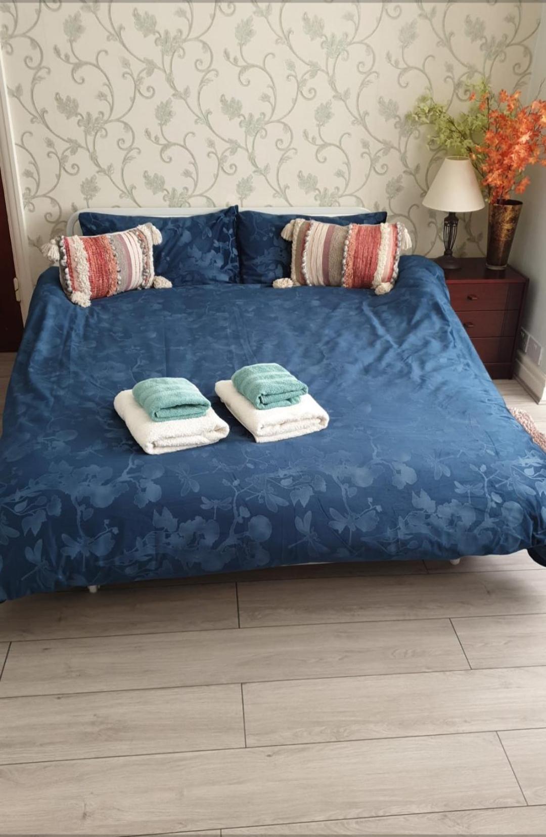 Beautiful Double En-Suite Room, Separate Entrance, Ilford, Central Line Gants Hill, Free Parking Exterior photo